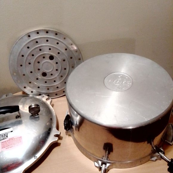 LIKE NEW!! All American 915 15.5 Qt. Pressure cooker - Picture 7 of 10